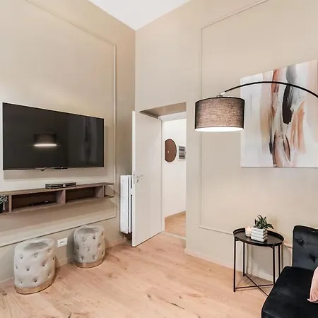 4 Bedrooms, Luxury 5 Minutes From The Colosseum Jacuzzi Rom