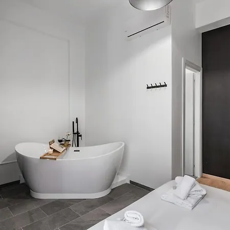 4 Bedrooms, Luxury 5 Minutes From The Colosseum Jacuzzi * Rom