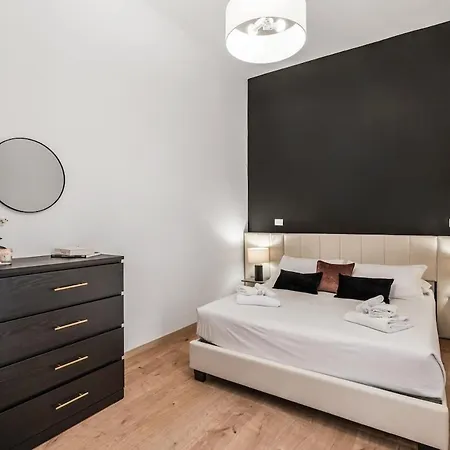 4 Bedrooms, Luxury 5 Minutes From The Colosseum Jacuzzi Lejlighed Rom