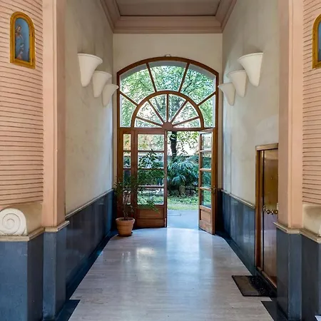 Lejlighed 4 Bedrooms, Luxury 5 Minutes From The Colosseum Jacuzzi Rom