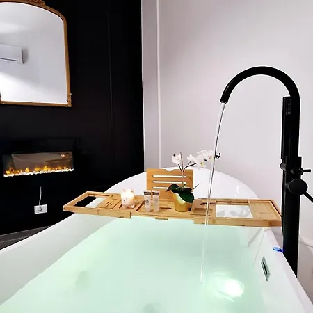 4 Bedrooms, Luxury 5 Minutes From The Colosseum Jacuzzi Lejlighed Rom